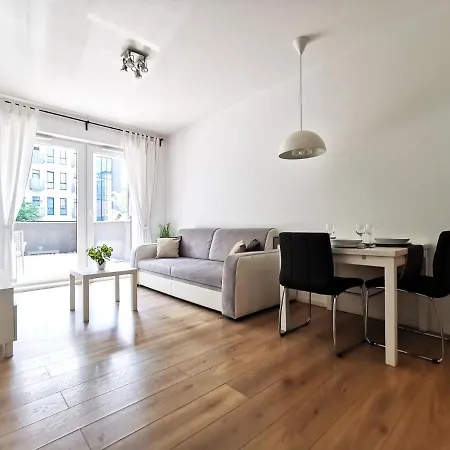 Matejki ~ Self Check-in 24 ~ Parking